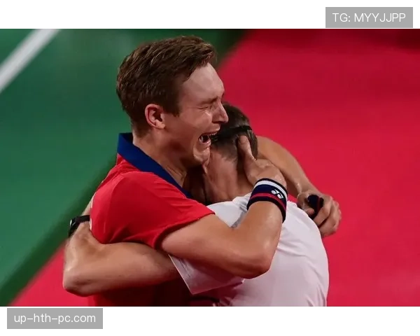 安赛龙家的冰箱里塞满了蛋白粉，连饮料都按训练时段分装