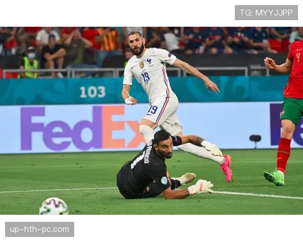 本泽马巅峰为何姗姗来迟？一位中锋的转型与自我重塑