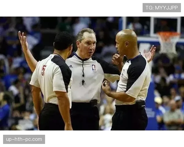 国际篮球规则中干扰球的判定有何不同？从NBA到FIBA对比解析